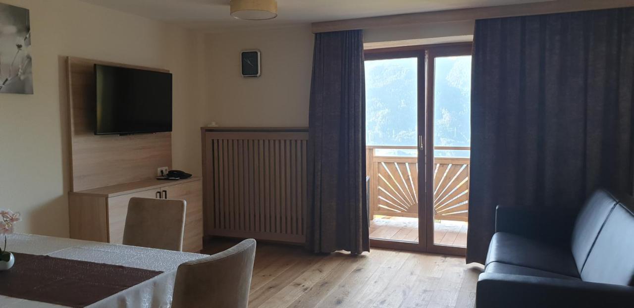 Hotel Montana Fiss Bagian luar foto
