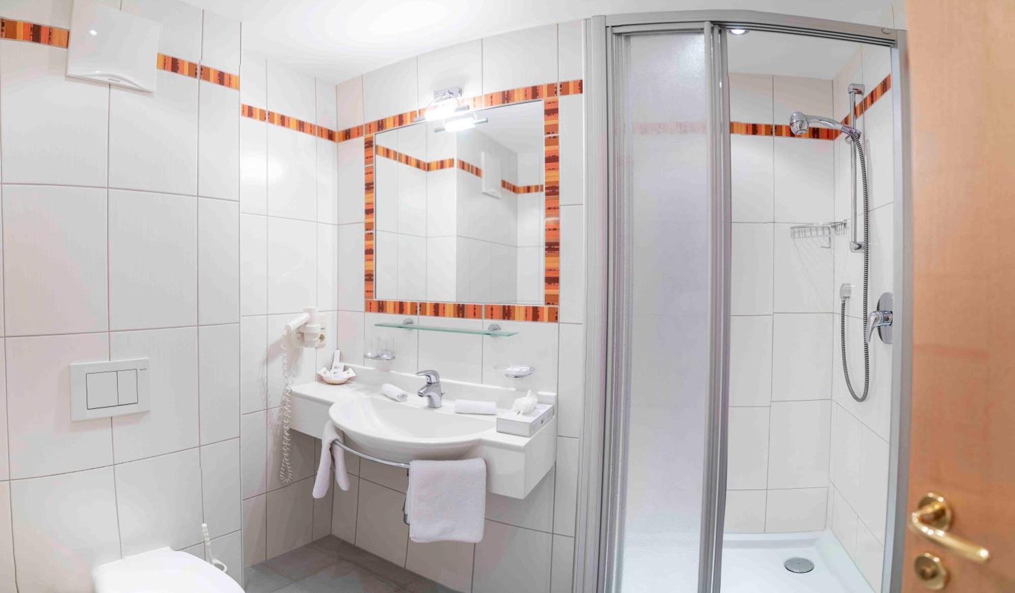 Hotel Montana Fiss Bagian luar foto