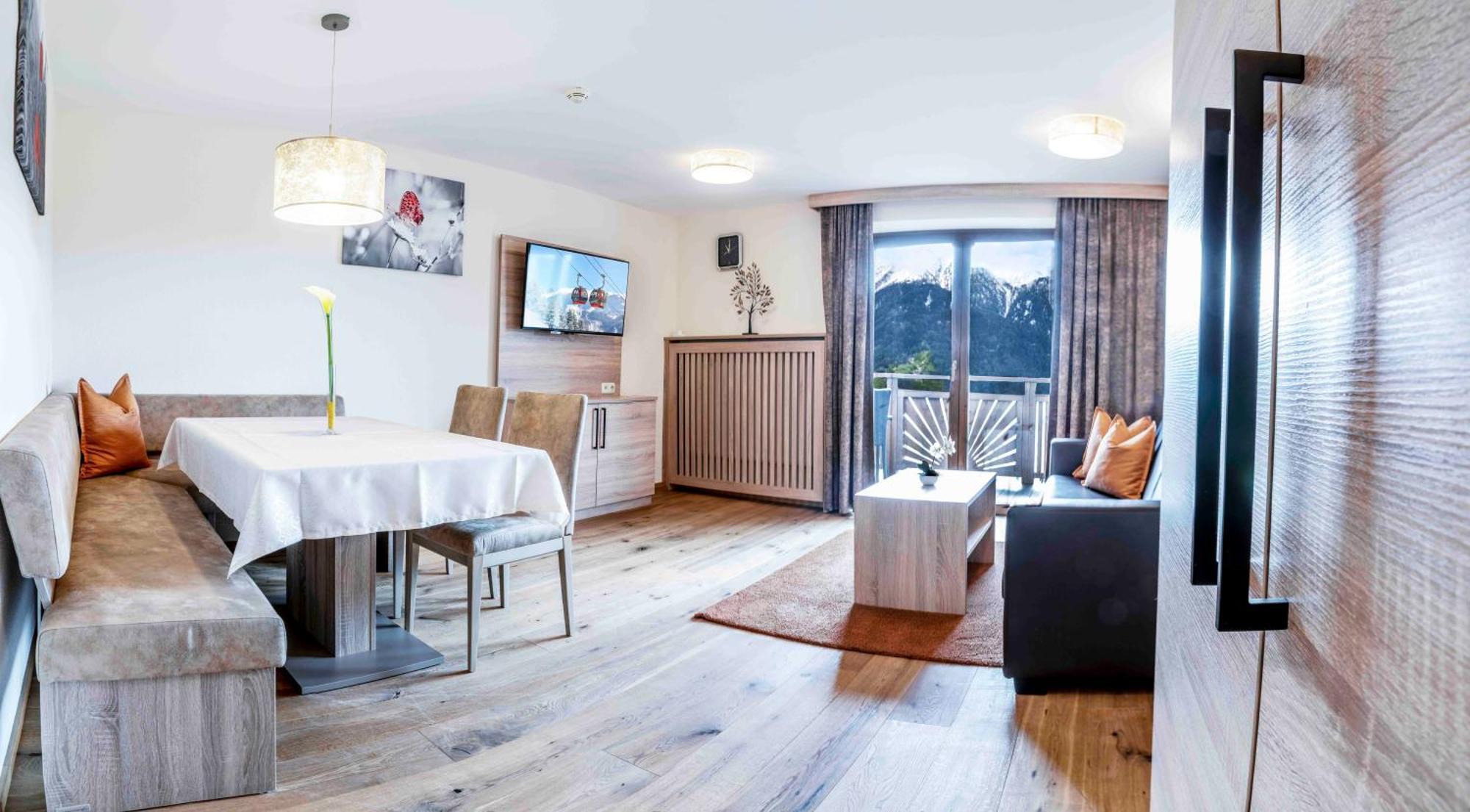 Hotel Montana Fiss Bagian luar foto