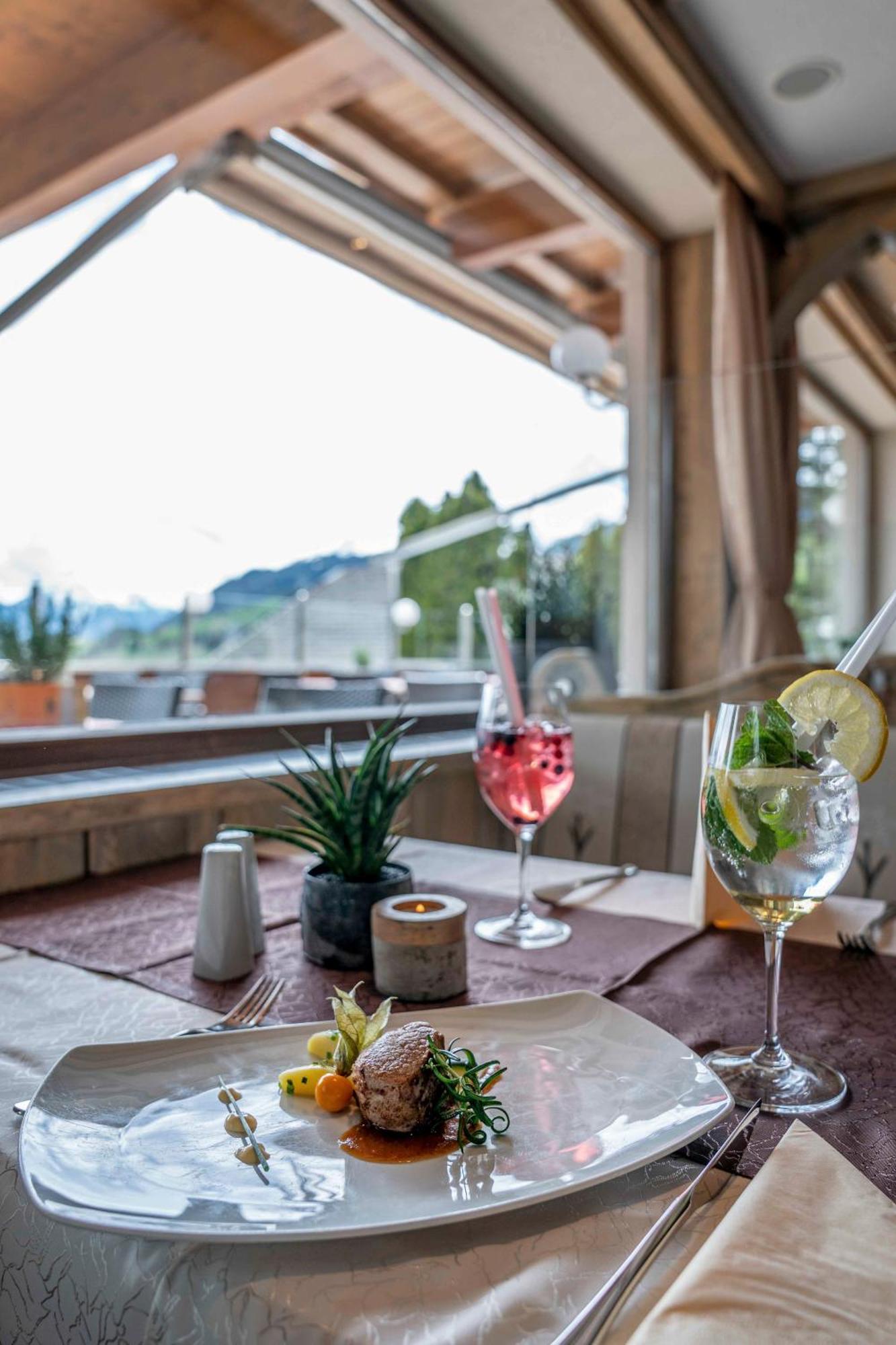 Hotel Montana Fiss Bagian luar foto