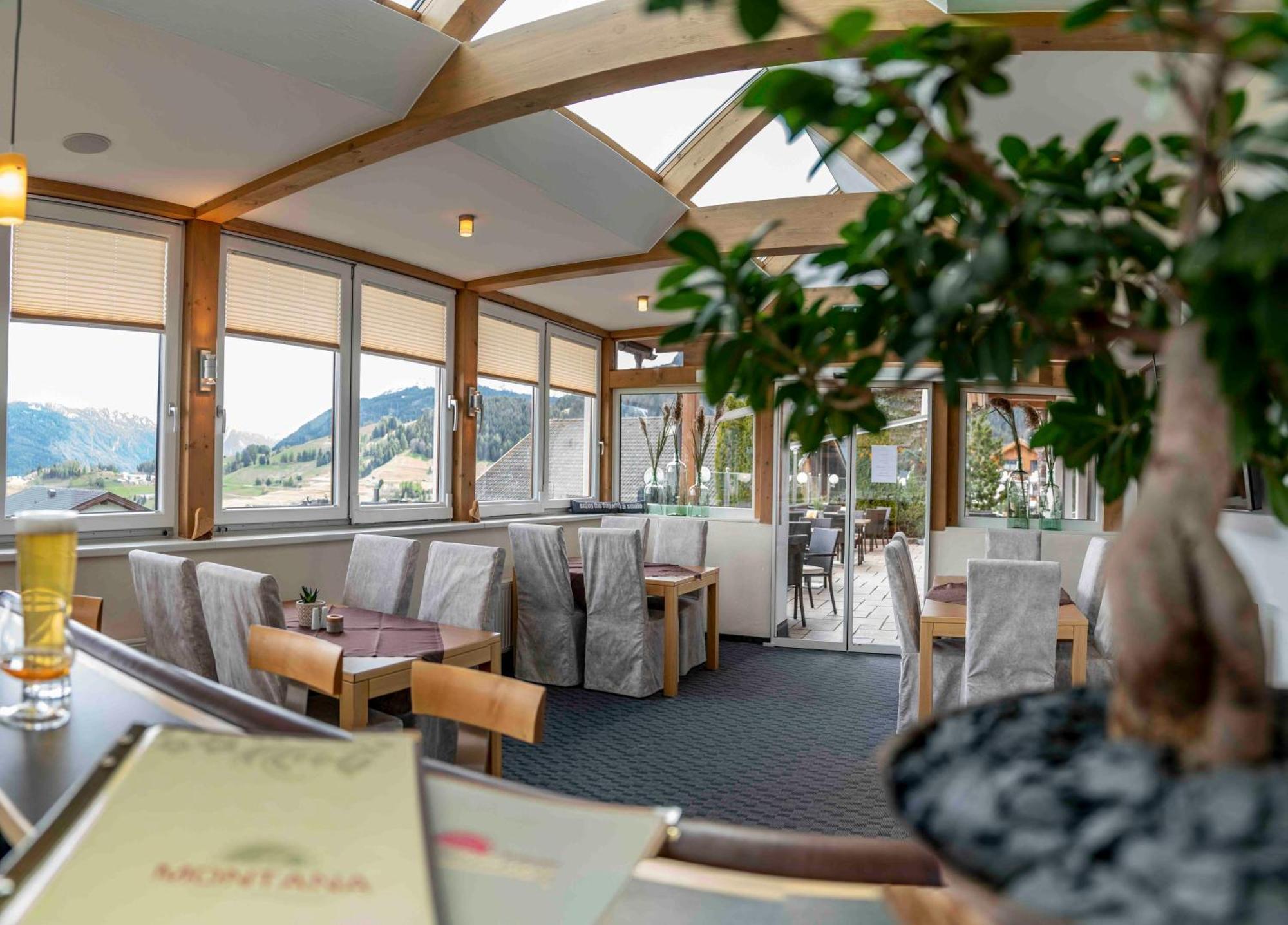 Hotel Montana Fiss Bagian luar foto